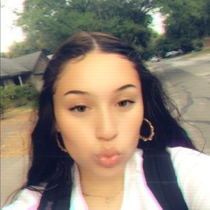 Meet your Posher, Alyssa